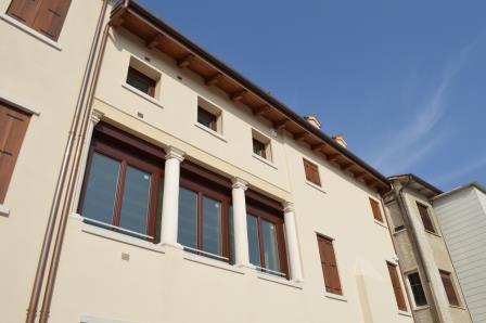 serramenti per palazzo corner