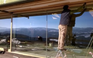 posa in opera dei serramenti in una Villa unifamiliare a Roana