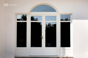 Villa liberty contemporanea - serramenti in legno laccato bianco - 1