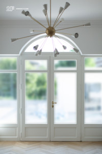 Villa liberty contemporanea - serramenti in legno laccato bianco - 13