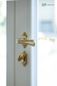 Villa liberty contemporanea - serramenti in legno laccato bianco - 15