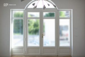 Villa liberty contemporanea - serramenti in legno laccato bianco - 4