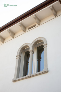 Villa liberty contemporanea - serramenti in legno laccato bianco - 8