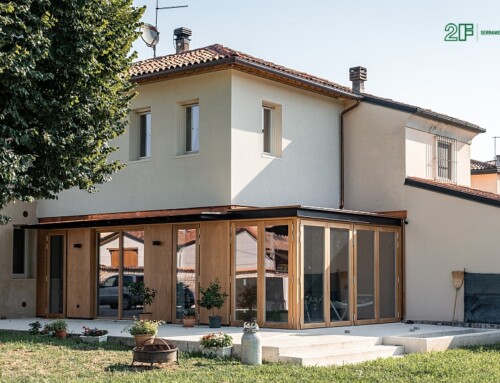 Residenza unifamiliare a Motta di Costabissara (VI) – Serramenti in legno filomuro modello Clima