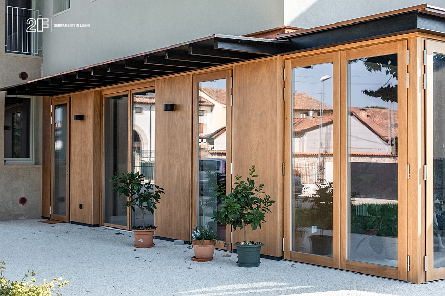 Casa-dei-Tigli-serramenti-filo-muro-2F-residenza-unifamiliare-Motta-di-Costabissara-17 Infissi 2F per residenza unifamiliare a Motta di Costabissara (Vicenza) - 17